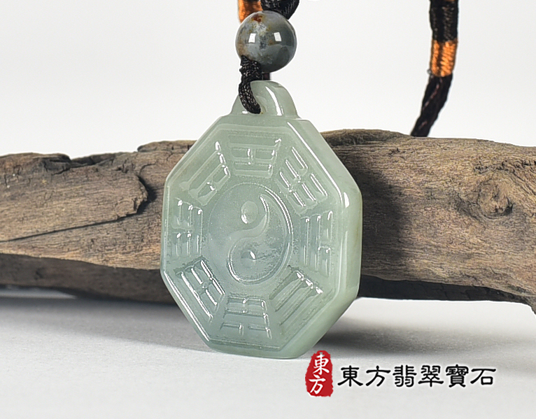 翡翠八卦項鍊玉珮(精工八卦太極,先天八卦:八卦牌A貨翡翠八卦玉珮、緬甸玉八卦玉墜)。八卦,ED449。客製化訂做各種翡翠八卦吊墜玉珮項鍊。★附A貨翡翠雙證書 5.jpg