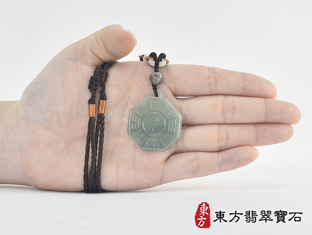 翡翠八卦項鍊玉珮(精工八卦太極,先天八卦:八卦牌A貨翡翠八卦玉珮、緬甸玉八卦玉墜)。八卦,ED449。客製化訂做各種翡翠八卦吊墜玉珮項鍊。★附A貨翡翠雙證書 7.jpg