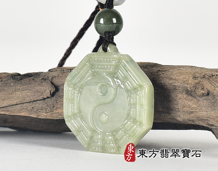 翡翠八卦項鍊玉珮(精工八卦太極,先天八卦:八卦牌A貨翡翠八卦玉珮、緬甸玉八卦玉墜)。八卦,ED450。客製化訂做各種翡翠八卦吊墜玉珮項鍊。★附A貨翡翠雙證書 2.jpg