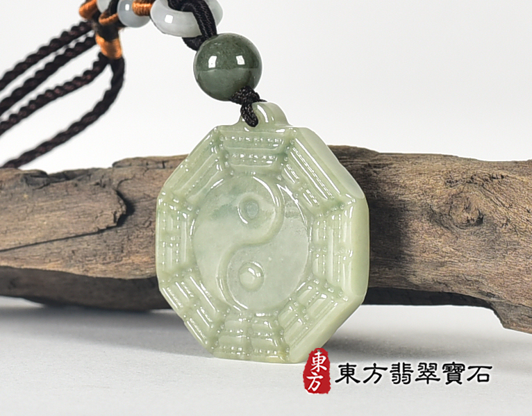 翡翠八卦項鍊玉珮(精工八卦太極,先天八卦:八卦牌A貨翡翠八卦玉珮、緬甸玉八卦玉墜)。八卦,ED450。客製化訂做各種翡翠八卦吊墜玉珮項鍊。★附A貨翡翠雙證書 4.jpg