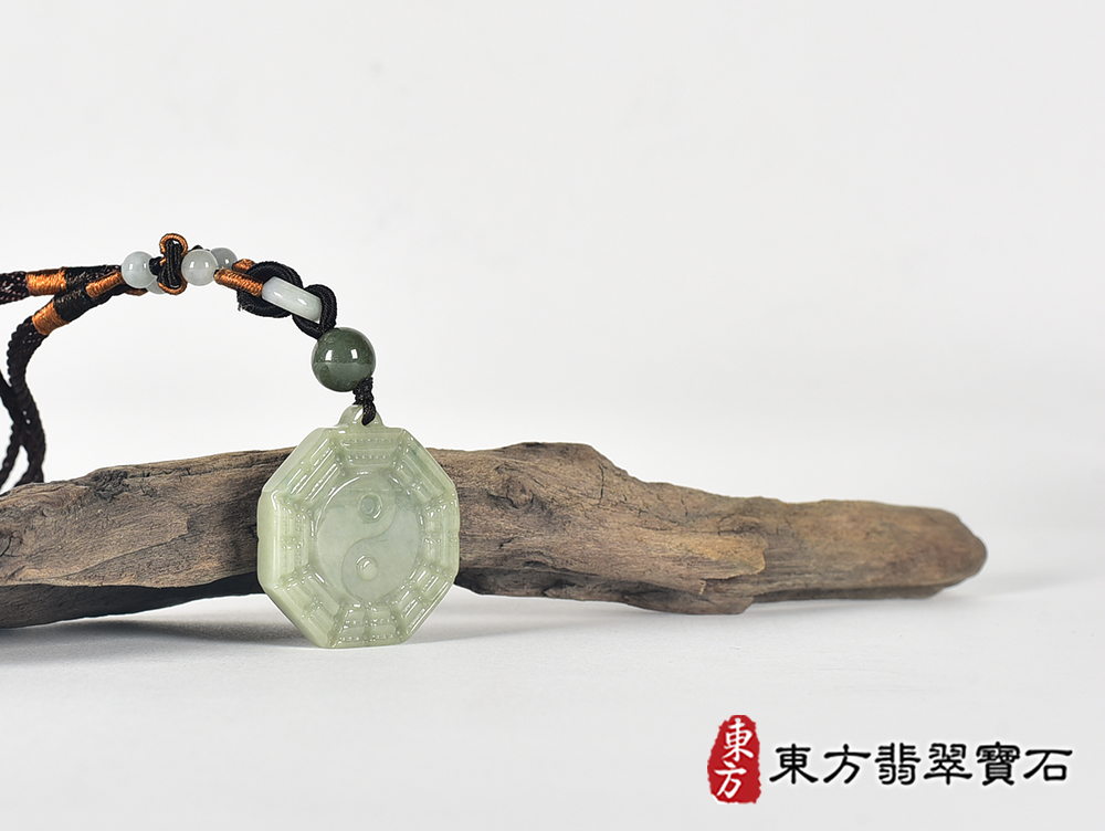 翡翠八卦項鍊玉珮(精工八卦太極,先天八卦:八卦牌A貨翡翠八卦玉珮、緬甸玉八卦玉墜)。八卦,ED450。客製化訂做各種翡翠八卦吊墜玉珮項鍊。★附A貨翡翠雙證書 6.jpg