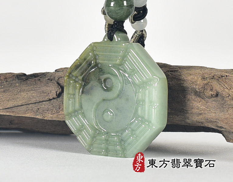 翡翠八卦項鍊玉珮(精工八卦太極,先天八卦:八卦牌A貨翡翠八卦玉珮、緬甸玉八卦玉墜)。八卦,ED452。客製化訂做各種翡翠八卦吊墜玉珮項鍊。★附A貨翡翠雙證書 1.jpg