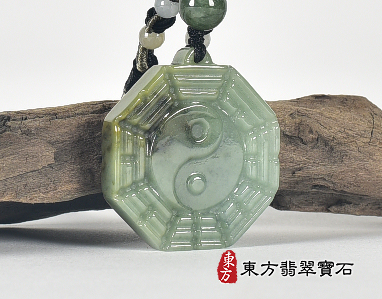 翡翠八卦項鍊玉珮(精工八卦太極,先天八卦:八卦牌A貨翡翠八卦玉珮、緬甸玉八卦玉墜)。八卦,ED452。客製化訂做各種翡翠八卦吊墜玉珮項鍊。★附A貨翡翠雙證書 2.jpg