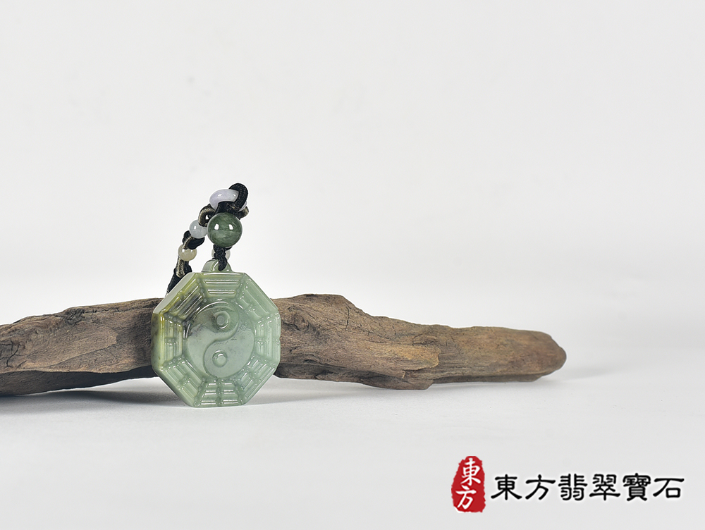 翡翠八卦項鍊玉珮(精工八卦太極,先天八卦:八卦牌A貨翡翠八卦玉珮、緬甸玉八卦玉墜)。八卦,ED452。客製化訂做各種翡翠八卦吊墜玉珮項鍊。★附A貨翡翠雙證書 6.jpg