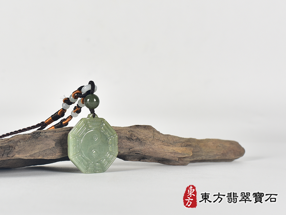 翡翠八卦項鍊玉珮(精工八卦太極,先天八卦:八卦牌A貨翡翠八卦玉珮、緬甸玉八卦玉墜)。八卦,ED453。客製化訂做各種翡翠八卦吊墜玉珮項鍊。★附A貨翡翠雙證書 6.jpg