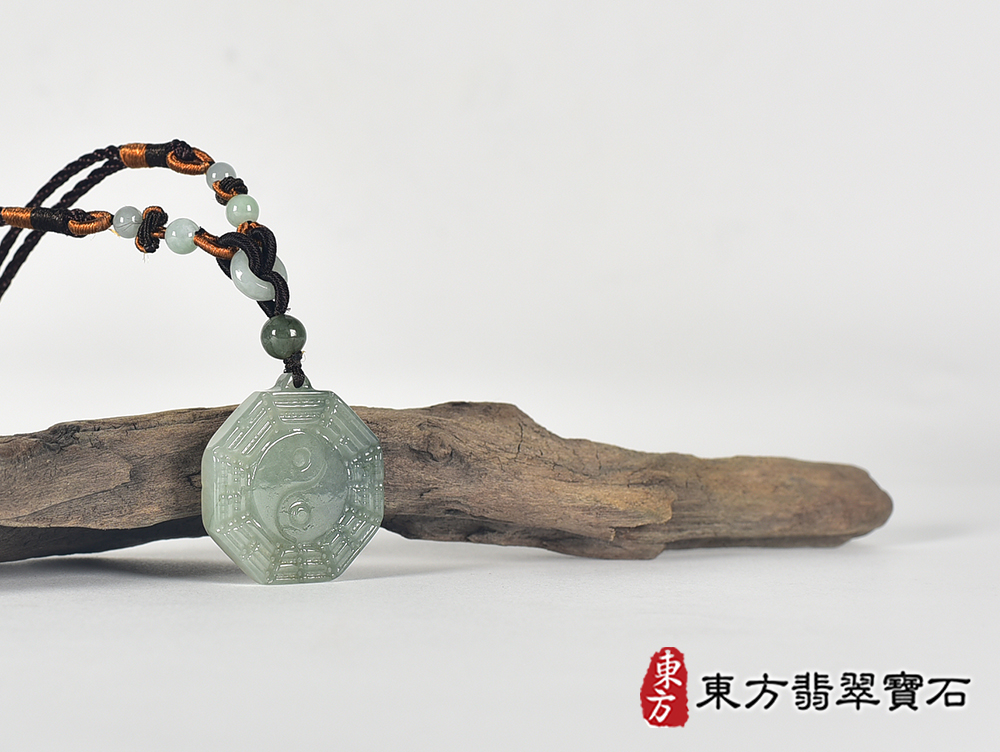 翡翠八卦項鍊玉珮(精工八卦太極,先天八卦:八卦牌A貨翡翠八卦玉珮、緬甸玉八卦玉墜)。八卦,ED435。客製化訂做各種翡翠八卦吊墜玉珮項鍊。★附A貨翡翠雙證書 6.jpg