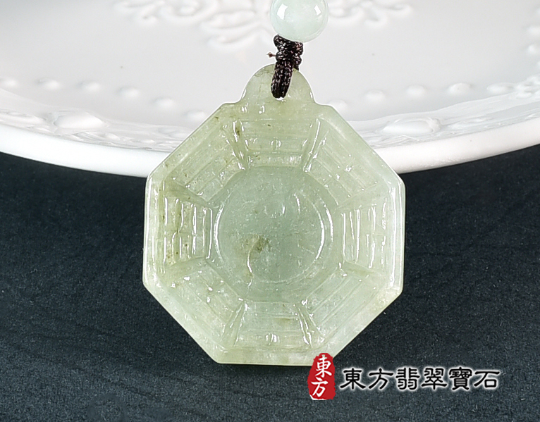 翡翠八卦項鍊玉珮(精工八卦太極,先天八卦:八卦牌A貨翡翠八卦玉珮、緬甸玉八卦玉墜)。八卦,ED464。訂做各種翡翠八卦吊墜玉珮項鍊。★附A貨翡翠雙證書 3.jpg