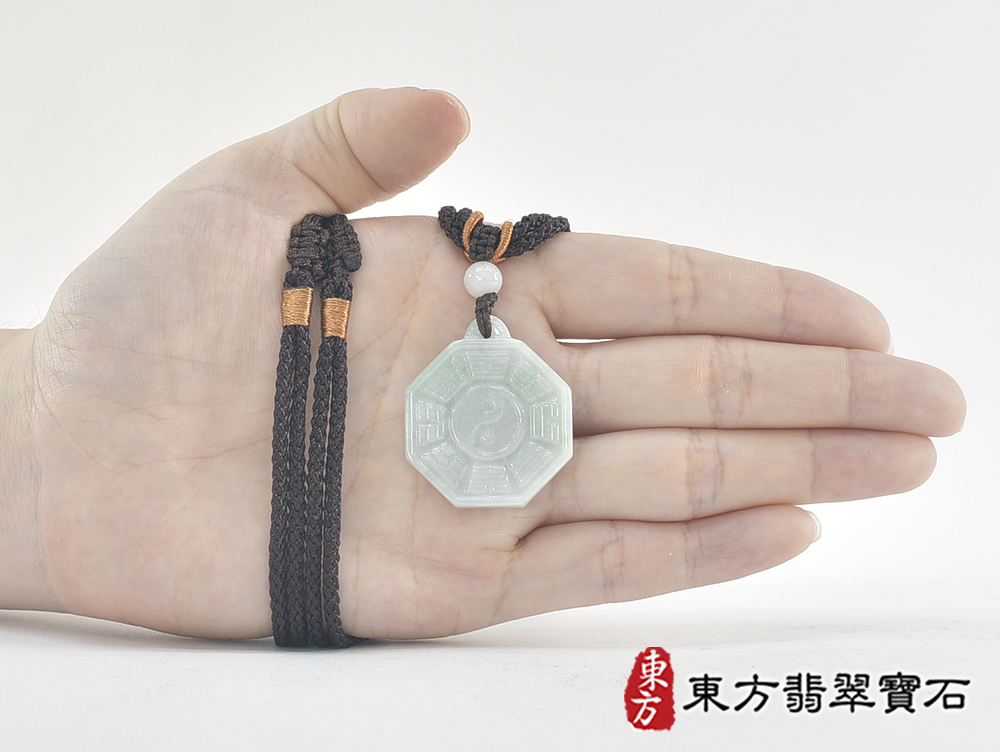 翡翠八卦項鍊玉珮(精工八卦太極,先天八卦:八卦牌A貨翡翠八卦玉珮、緬甸玉八卦玉墜)。八卦,ED465。訂做各種翡翠八卦吊墜玉珮項鍊。★附A貨翡翠雙證書 5.jpg