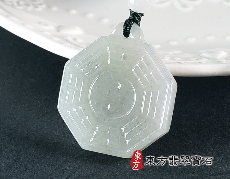 翡翠八卦項鍊玉珮(精工八卦太極,先天八卦:八卦牌A貨翡翠八卦玉珮、緬甸玉八卦玉墜)。八卦,ED470。訂做各種翡翠八卦吊墜玉珮項鍊。★附A貨翡翠雙證書 1.jpg
