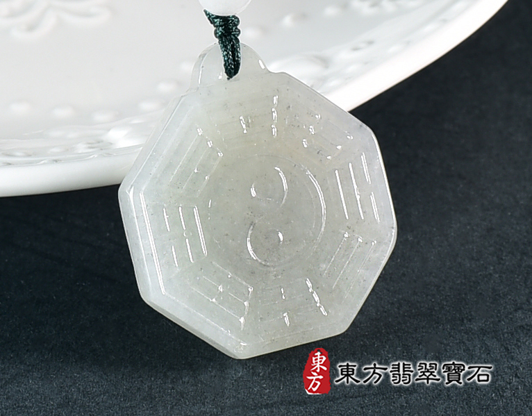 翡翠八卦項鍊玉珮(精工八卦太極,先天八卦:八卦牌A貨翡翠八卦玉珮、緬甸玉八卦玉墜)。八卦,ED470。訂做各種翡翠八卦吊墜玉珮項鍊。★附A貨翡翠雙證書 2.jpg