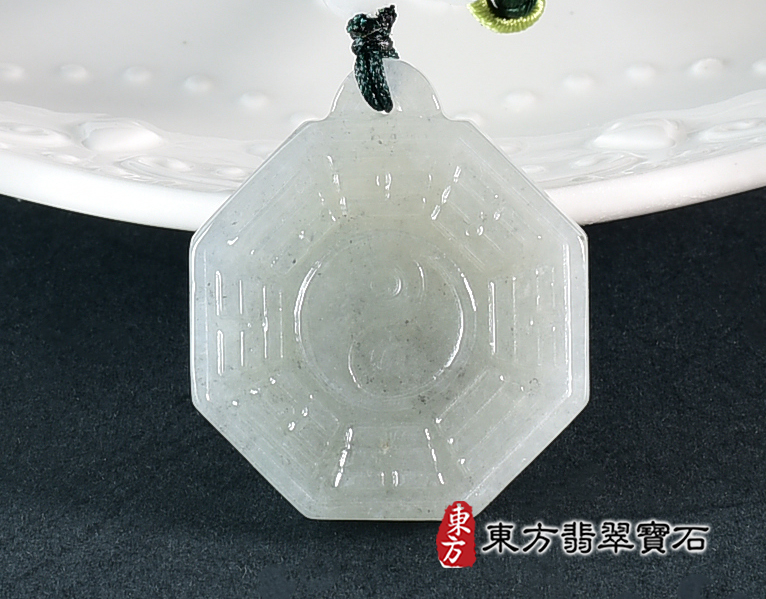 翡翠八卦項鍊玉珮(精工八卦太極,先天八卦:八卦牌A貨翡翠八卦玉珮、緬甸玉八卦玉墜)。八卦,ED470。訂做各種翡翠八卦吊墜玉珮項鍊。★附A貨翡翠雙證書 3.jpg