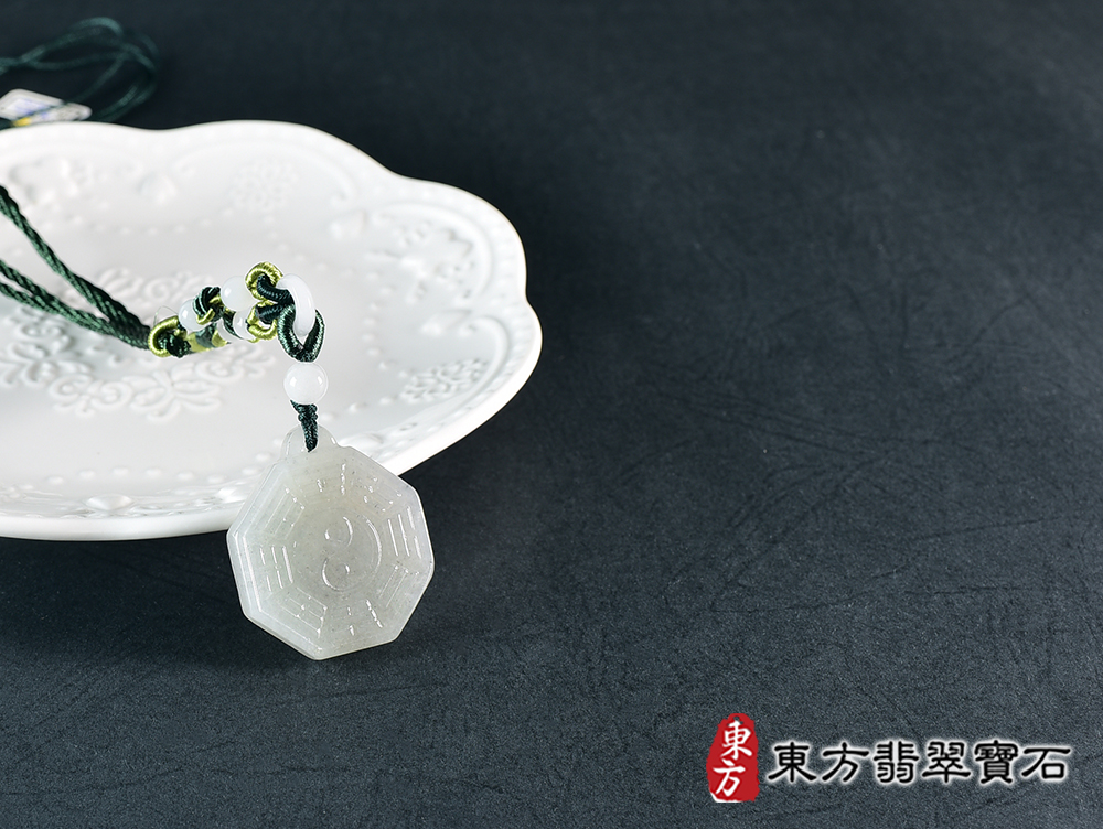 翡翠八卦項鍊玉珮(精工八卦太極,先天八卦:八卦牌A貨翡翠八卦玉珮、緬甸玉八卦玉墜)。八卦,ED470。訂做各種翡翠八卦吊墜玉珮項鍊。★附A貨翡翠雙證書 4.jpg
