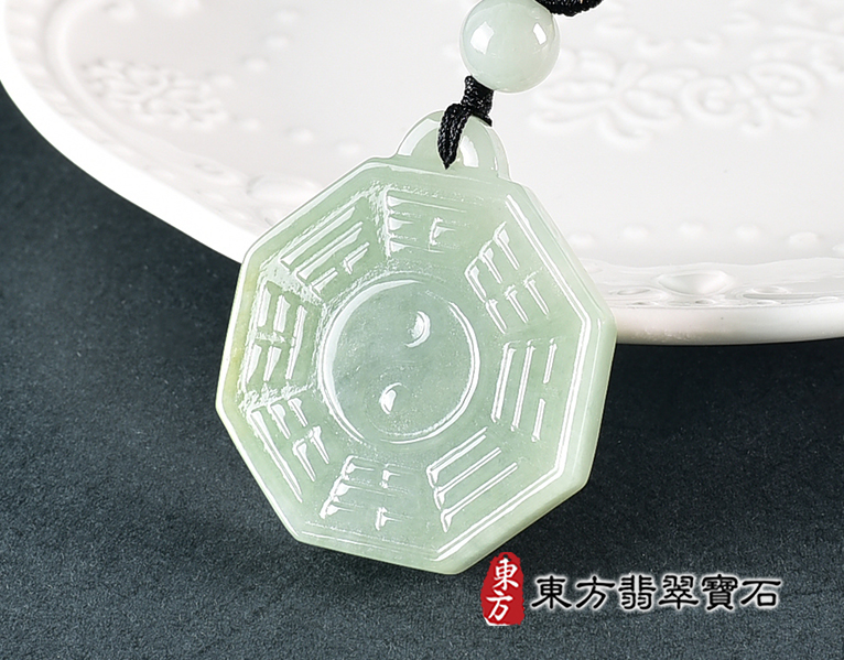 翡翠八卦項鍊玉珮(精工八卦太極,先天八卦:八卦牌A貨翡翠八卦玉珮、緬甸玉八卦玉墜)。八卦,ED472。訂做各種翡翠八卦吊墜玉珮項鍊。★附A貨翡翠雙證書 1.jpg