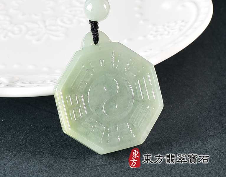 翡翠八卦項鍊玉珮(精工八卦太極,先天八卦:八卦牌A貨翡翠八卦玉珮、緬甸玉八卦玉墜)。八卦,ED472。訂做各種翡翠八卦吊墜玉珮項鍊。★附A貨翡翠雙證書 2.jpg