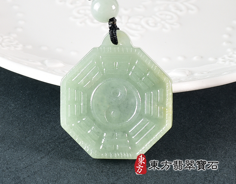 翡翠八卦項鍊玉珮(精工八卦太極,先天八卦:八卦牌A貨翡翠八卦玉珮、緬甸玉八卦玉墜)。八卦,ED472。訂做各種翡翠八卦吊墜玉珮項鍊。★附A貨翡翠雙證書 3.jpg