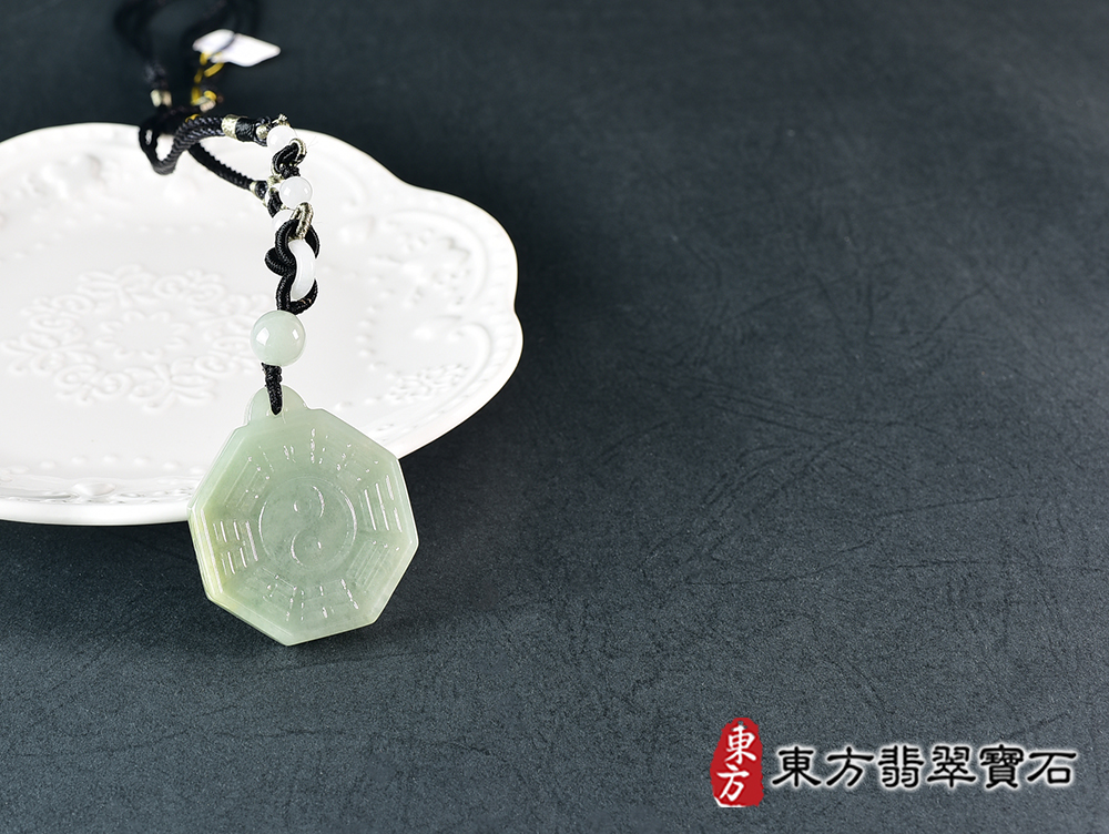 翡翠八卦項鍊玉珮(精工八卦太極,先天八卦:八卦牌A貨翡翠八卦玉珮、緬甸玉八卦玉墜)。八卦,ED472。訂做各種翡翠八卦吊墜玉珮項鍊。★附A貨翡翠雙證書 4.jpg