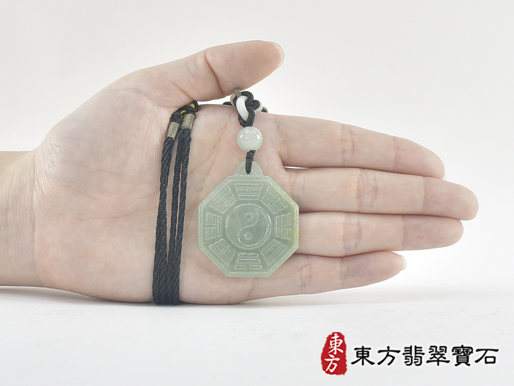 翡翠八卦項鍊玉珮(精工八卦太極,先天八卦:八卦牌A貨翡翠八卦玉珮、緬甸玉八卦玉墜)。八卦,ED472。訂做各種翡翠八卦吊墜玉珮項鍊。★附A貨翡翠雙證書 5.jpg