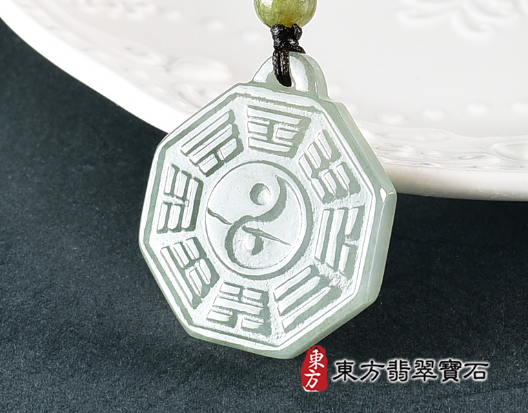 翡翠八卦項鍊玉珮(精工八卦太極,先天八卦:八卦牌A貨翡翠八卦玉珮、緬甸玉八卦玉墜)。八卦,ED473。訂做各種翡翠八卦吊墜玉珮項鍊。★附A貨翡翠雙證書 2.jpg