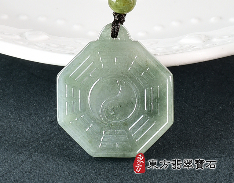 翡翠八卦項鍊玉珮(精工八卦太極,先天八卦:八卦牌A貨翡翠八卦玉珮、緬甸玉八卦玉墜)。八卦,ED473。訂做各種翡翠八卦吊墜玉珮項鍊。★附A貨翡翠雙證書 3.jpg