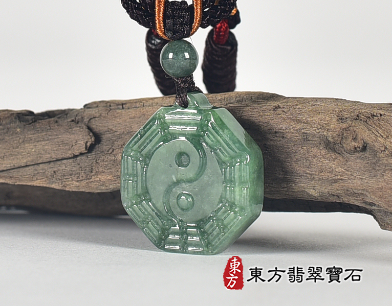 翡翠八卦項鍊玉珮(精工八卦太極,先天八卦:八卦牌A貨翡翠八卦玉珮、緬甸玉八卦玉墜)。八卦,ED444。客製化訂做各種翡翠八卦吊墜玉珮項鍊。★附A貨翡翠雙證書 1.jpg
