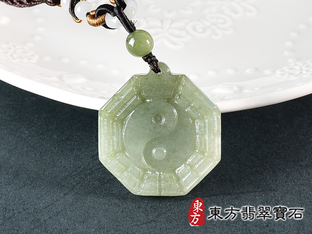 翡翠八卦項鍊玉珮(精工八卦太極,先天八卦:八卦牌A貨翡翠八卦玉珮、緬甸玉八卦玉墜)。八卦,ED478。訂做各種翡翠八卦吊墜玉珮項鍊。★附A貨翡翠雙證書 3.jpg