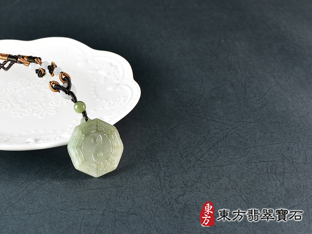 翡翠八卦項鍊玉珮(精工八卦太極,先天八卦:八卦牌A貨翡翠八卦玉珮、緬甸玉八卦玉墜)。八卦,ED478。訂做各種翡翠八卦吊墜玉珮項鍊。★附A貨翡翠雙證書 4.jpg
