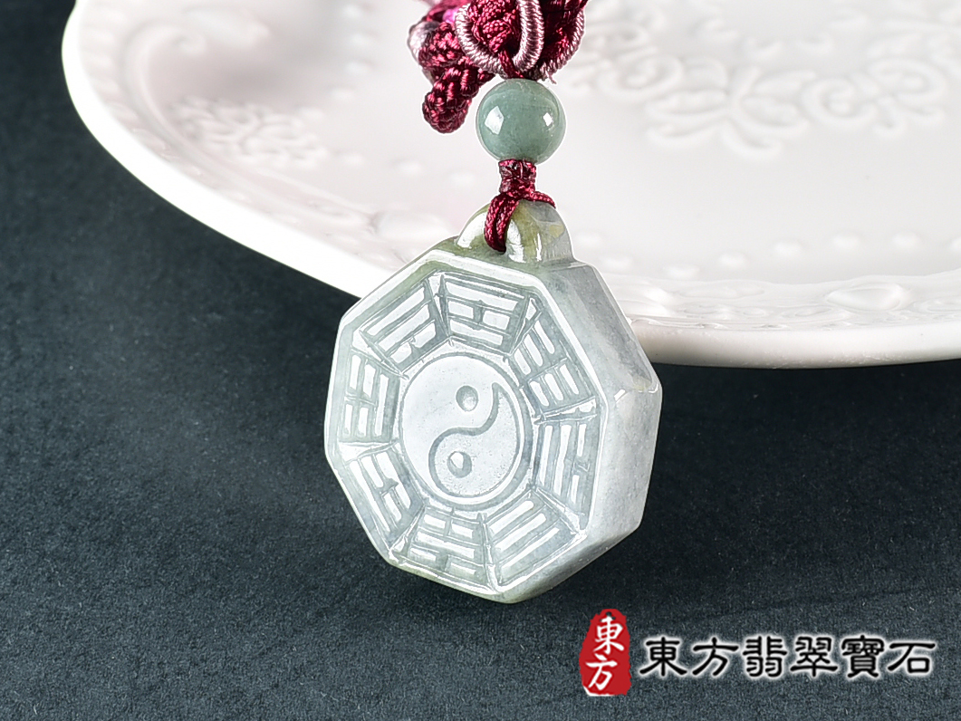 翡翠八卦項鍊玉珮(精工八卦太極,先天八卦:八卦牌A貨翡翠八卦玉珮、緬甸玉八卦玉墜)。八卦,ED480。訂做各種翡翠八卦吊墜玉珮項鍊。★附A貨翡翠雙證書 1.jpg
