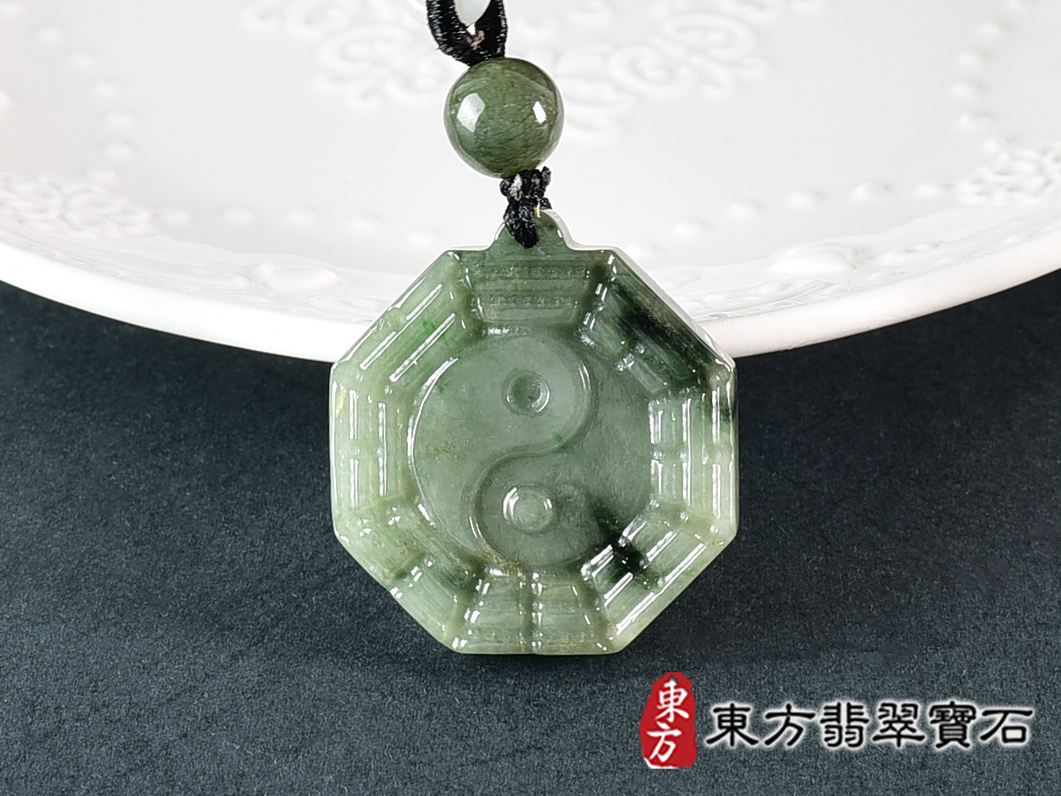 翡翠八卦項鍊玉珮(精工八卦太極,先天八卦:八卦牌A貨翡翠八卦玉珮、緬甸玉八卦玉墜)。八卦,ED481。訂做各種翡翠八卦吊墜玉珮項鍊。★附A貨翡翠雙證書 0.jpg