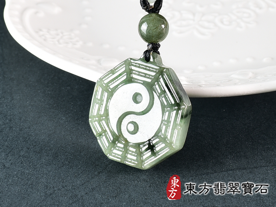 翡翠八卦項鍊玉珮(精工八卦太極,先天八卦:八卦牌A貨翡翠八卦玉珮、緬甸玉八卦玉墜)。八卦,ED481。訂做各種翡翠八卦吊墜玉珮項鍊。★附A貨翡翠雙證書 1.jpg