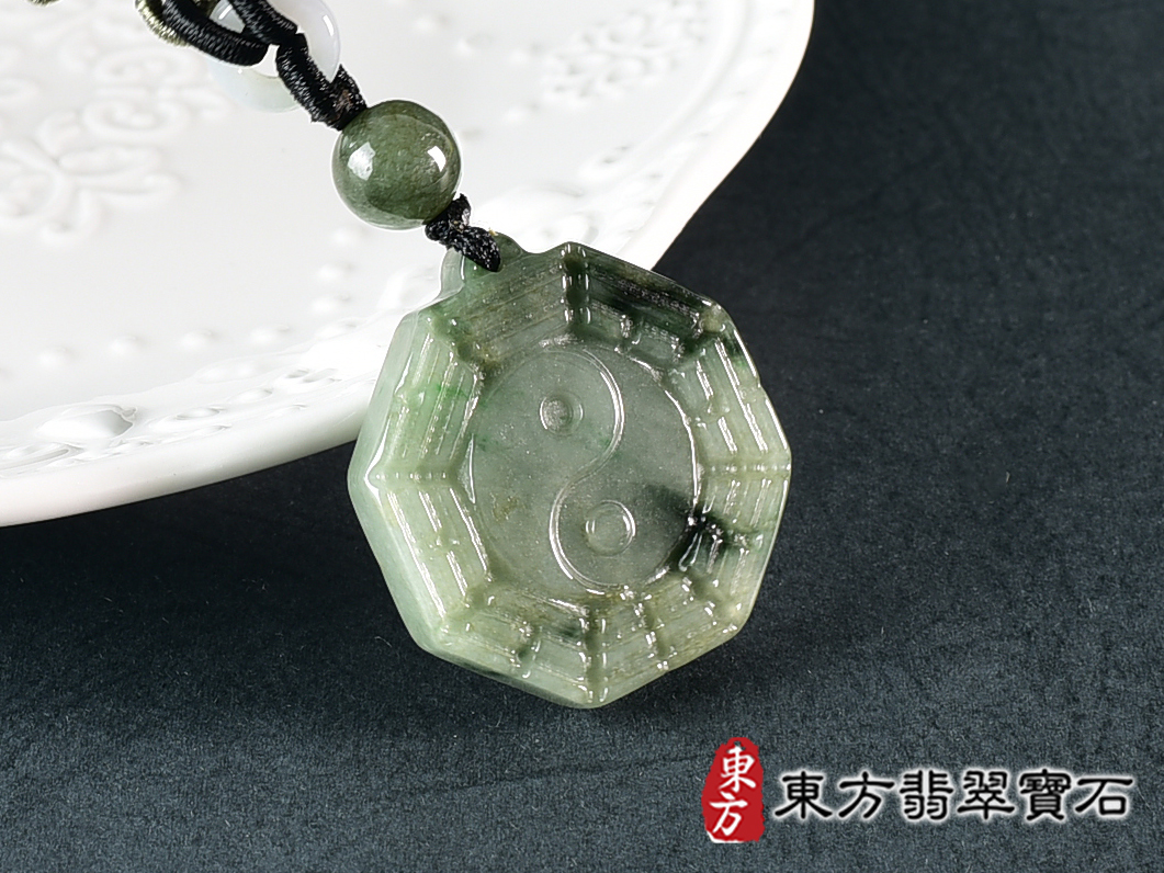 翡翠八卦項鍊玉珮(精工八卦太極,先天八卦:八卦牌A貨翡翠八卦玉珮、緬甸玉八卦玉墜)。八卦,ED481。訂做各種翡翠八卦吊墜玉珮項鍊。★附A貨翡翠雙證書 2.jpg