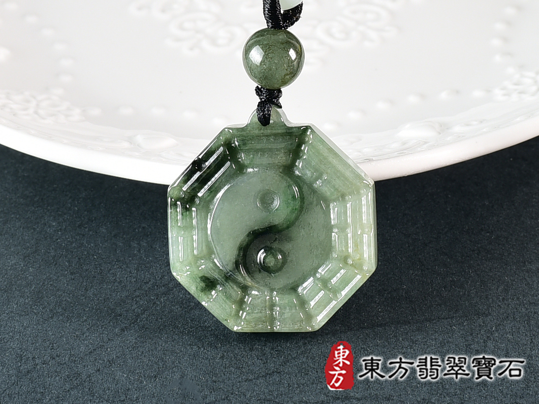 翡翠八卦項鍊玉珮(精工八卦太極,先天八卦:八卦牌A貨翡翠八卦玉珮、緬甸玉八卦玉墜)。八卦,ED481。訂做各種翡翠八卦吊墜玉珮項鍊。★附A貨翡翠雙證書 3.jpg