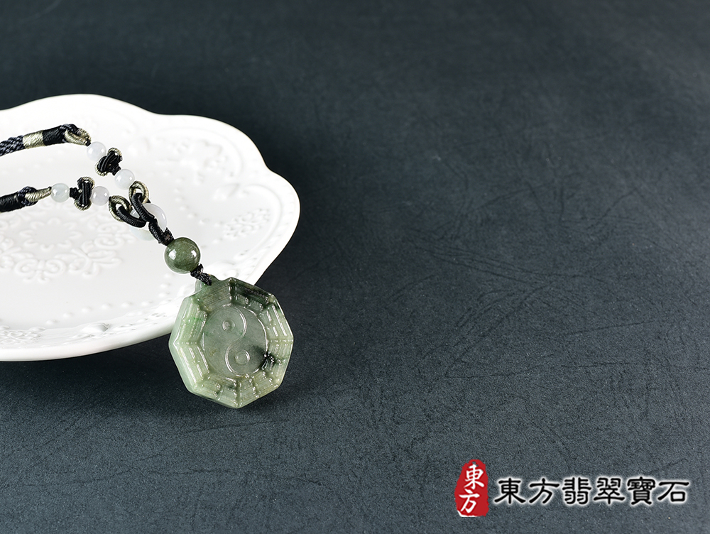 翡翠八卦項鍊玉珮(精工八卦太極,先天八卦:八卦牌A貨翡翠八卦玉珮、緬甸玉八卦玉墜)。八卦,ED481。訂做各種翡翠八卦吊墜玉珮項鍊。★附A貨翡翠雙證書 4.jpg