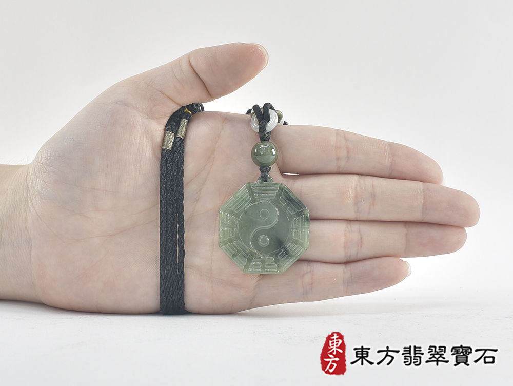 翡翠八卦項鍊玉珮(精工八卦太極,先天八卦:八卦牌A貨翡翠八卦玉珮、緬甸玉八卦玉墜)。八卦,ED481。訂做各種翡翠八卦吊墜玉珮項鍊。★附A貨翡翠雙證書 5.jpg