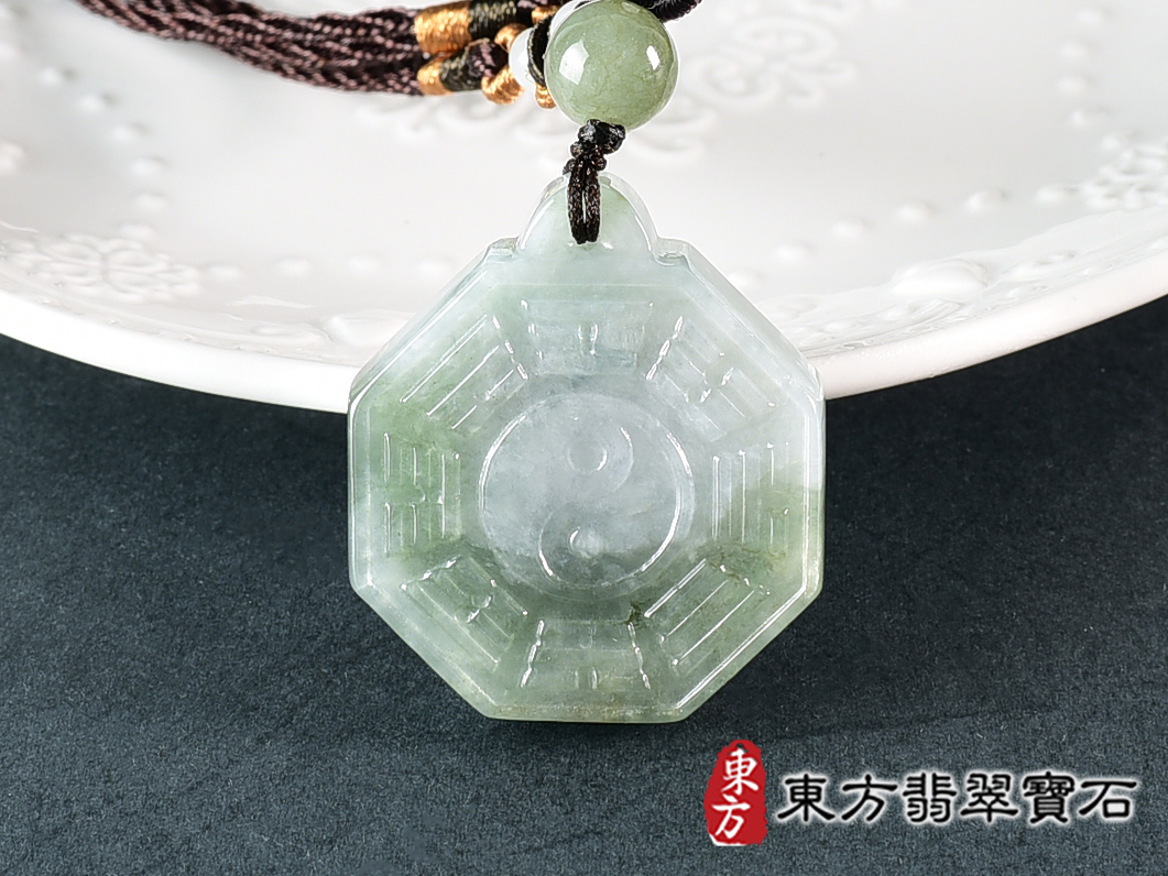 翡翠八卦項鍊玉珮(精工八卦太極,先天八卦:八卦牌A貨翡翠八卦玉珮、緬甸玉八卦玉墜)。八卦,ED482。訂做各種翡翠八卦吊墜玉珮項鍊。★附A貨翡翠雙證書 0.jpg