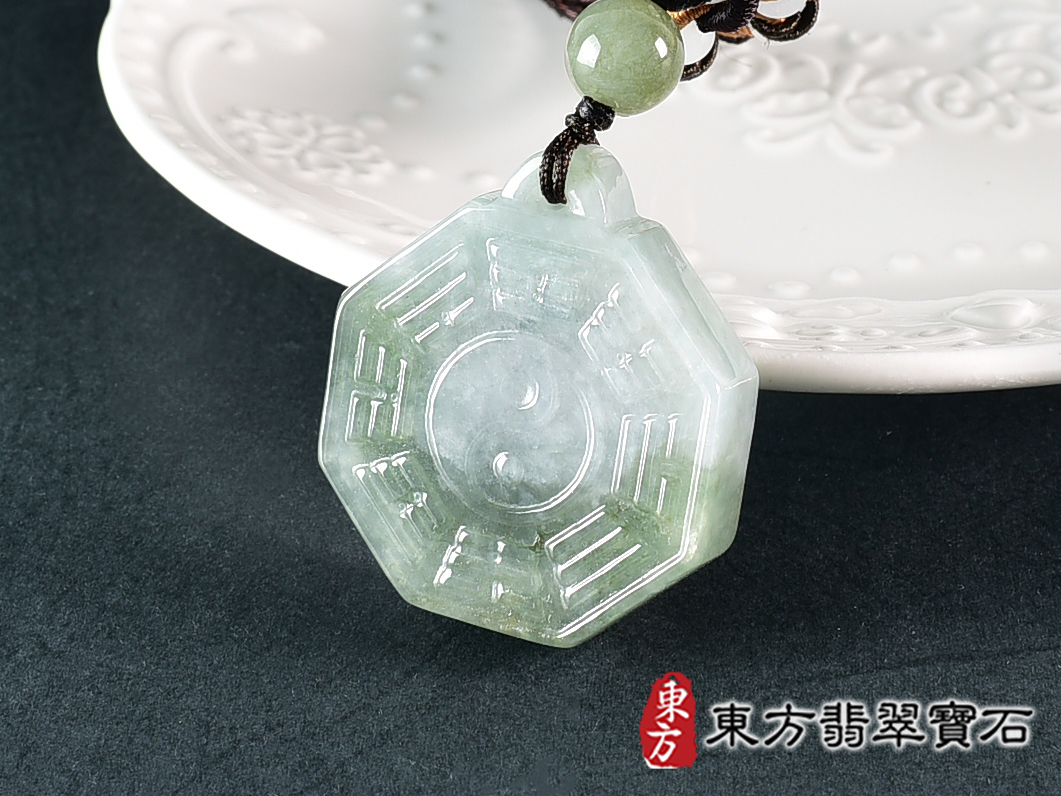 翡翠八卦項鍊玉珮(精工八卦太極,先天八卦:八卦牌A貨翡翠八卦玉珮、緬甸玉八卦玉墜)。八卦,ED482。訂做各種翡翠八卦吊墜玉珮項鍊。★附A貨翡翠雙證書 1.jpg