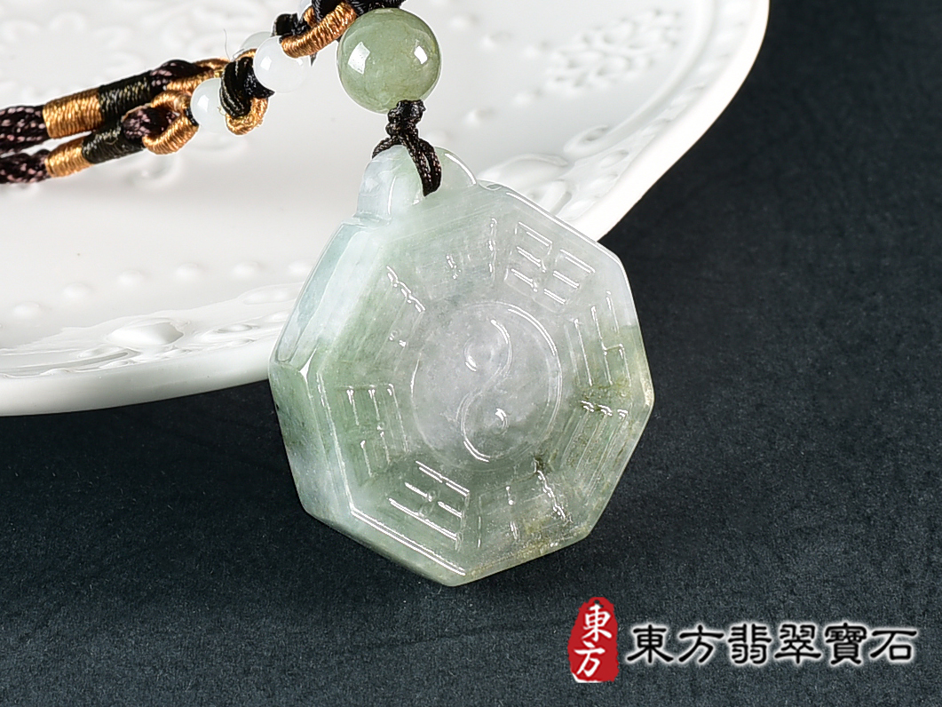 翡翠八卦項鍊玉珮(精工八卦太極,先天八卦:八卦牌A貨翡翠八卦玉珮、緬甸玉八卦玉墜)。八卦,ED482。訂做各種翡翠八卦吊墜玉珮項鍊。★附A貨翡翠雙證書 2.jpg