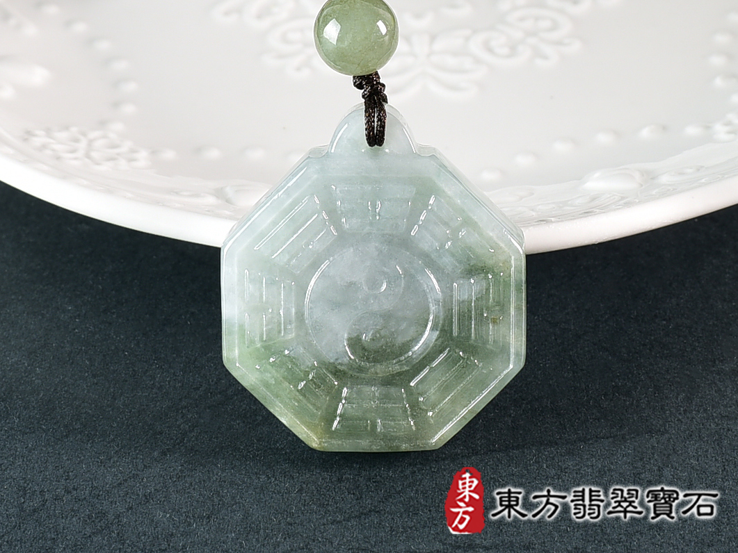 翡翠八卦項鍊玉珮(精工八卦太極,先天八卦:八卦牌A貨翡翠八卦玉珮、緬甸玉八卦玉墜)。八卦,ED482。訂做各種翡翠八卦吊墜玉珮項鍊。★附A貨翡翠雙證書 3.jpg