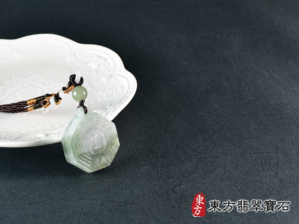 翡翠八卦項鍊玉珮(精工八卦太極,先天八卦:八卦牌A貨翡翠八卦玉珮、緬甸玉八卦玉墜)。八卦,ED482。訂做各種翡翠八卦吊墜玉珮項鍊。★附A貨翡翠雙證書 4.jpg