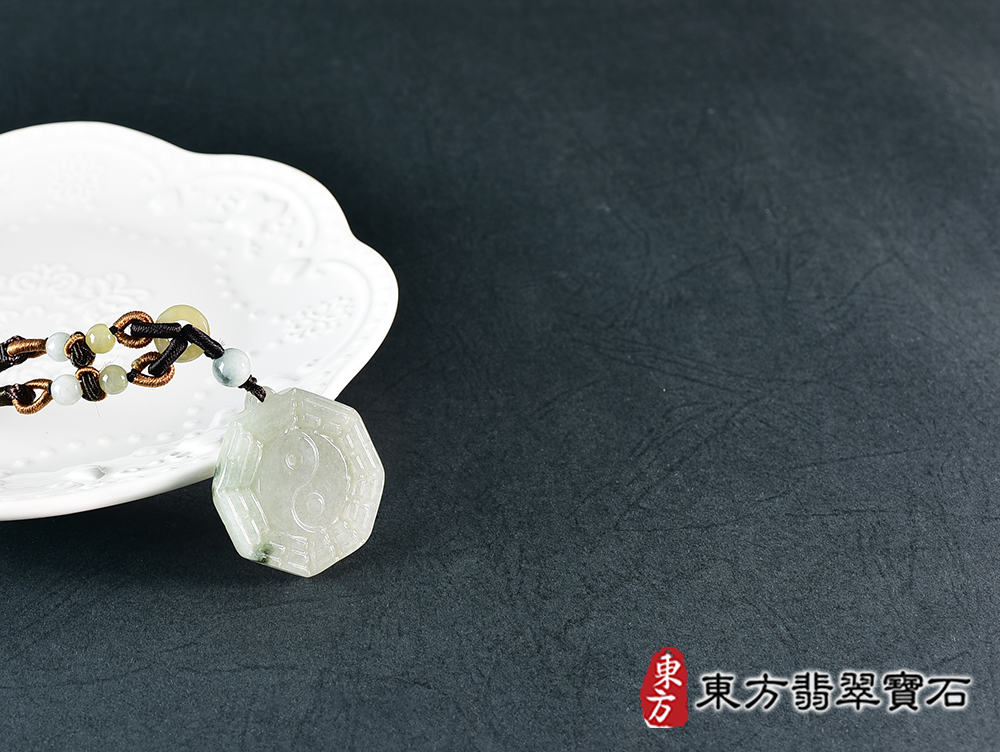 翡翠八卦項鍊玉珮(精工八卦太極,先天八卦:八卦牌A貨翡翠八卦玉珮、緬甸玉八卦玉墜)。八卦,ED483。訂做各種翡翠八卦吊墜玉珮項鍊。★附A貨翡翠雙證書 4.jpg