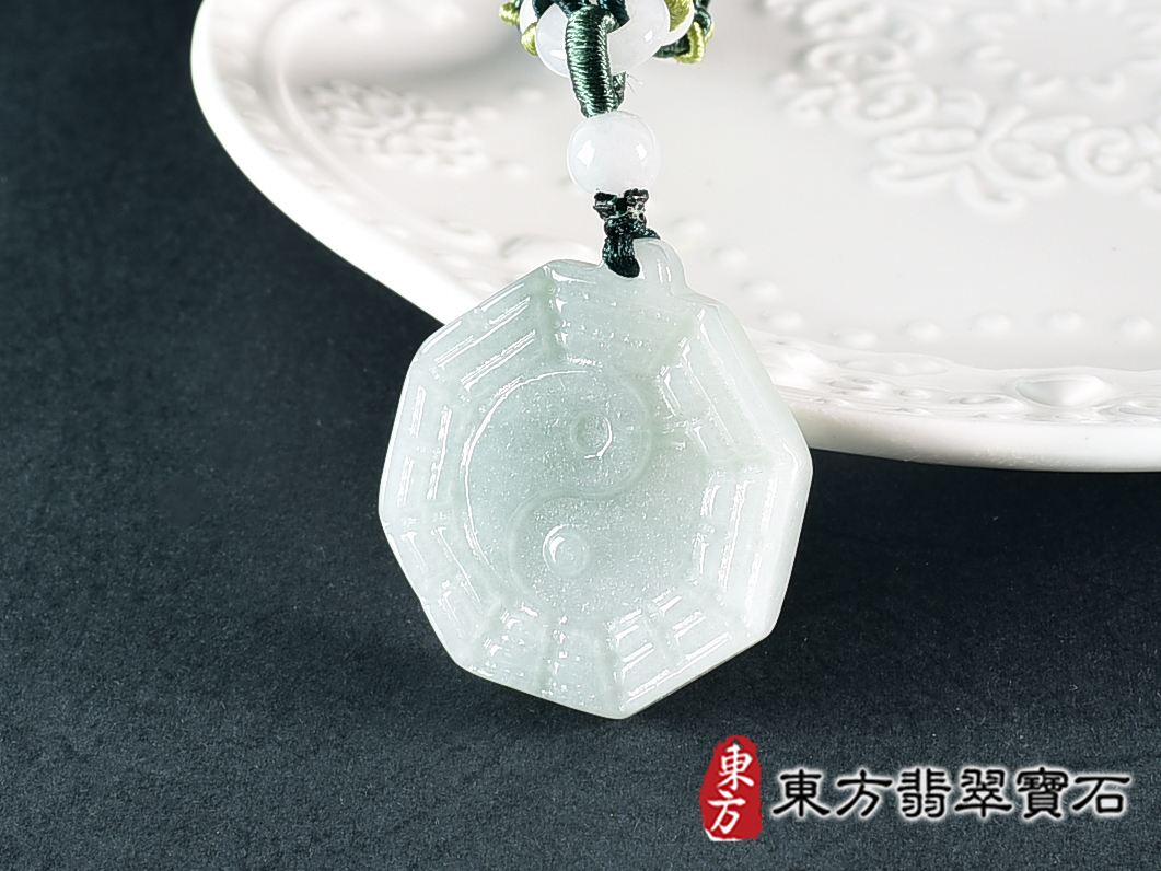 翡翠八卦項鍊玉珮(精工八卦太極,先天八卦:八卦牌A貨翡翠八卦玉珮、緬甸玉八卦玉墜)。八卦,ED484。訂做各種翡翠八卦吊墜玉珮項鍊。★附A貨翡翠雙證書 1.jpg