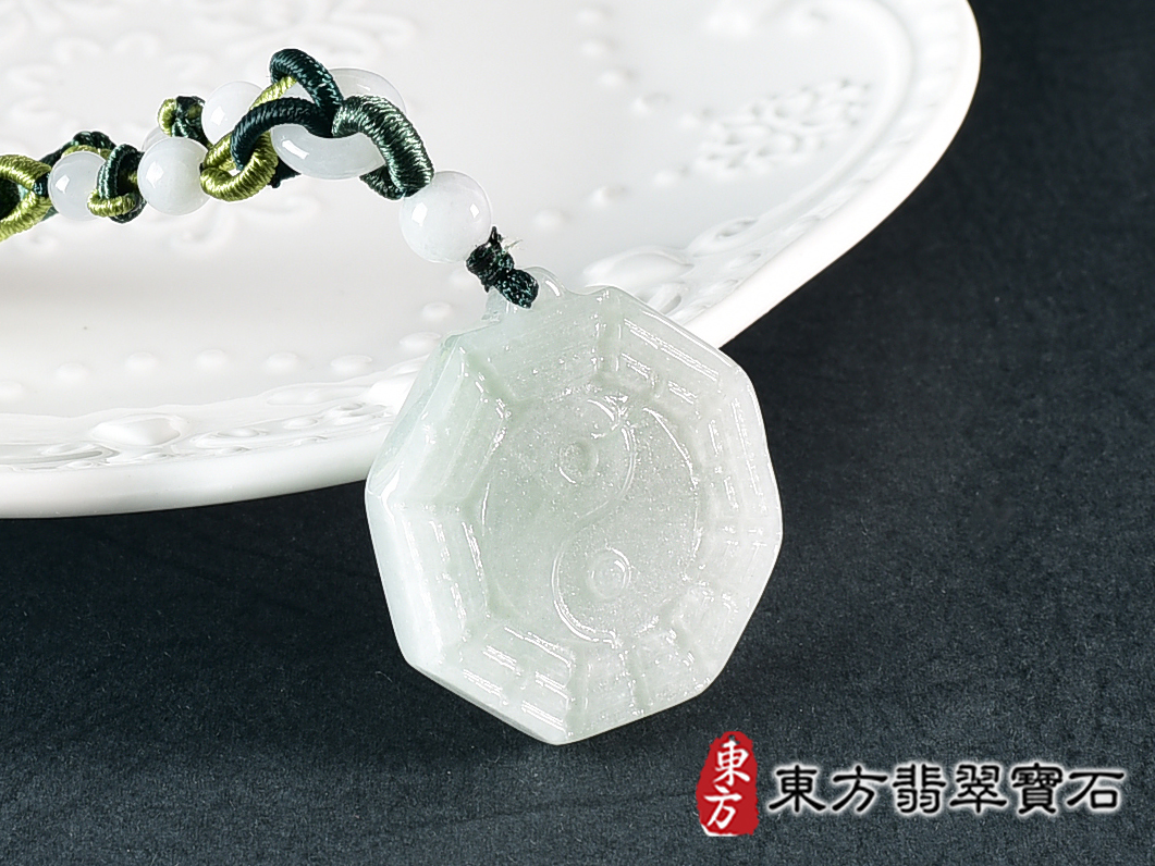 翡翠八卦項鍊玉珮(精工八卦太極,先天八卦:八卦牌A貨翡翠八卦玉珮、緬甸玉八卦玉墜)。八卦,ED484。訂做各種翡翠八卦吊墜玉珮項鍊。★附A貨翡翠雙證書 2.jpg