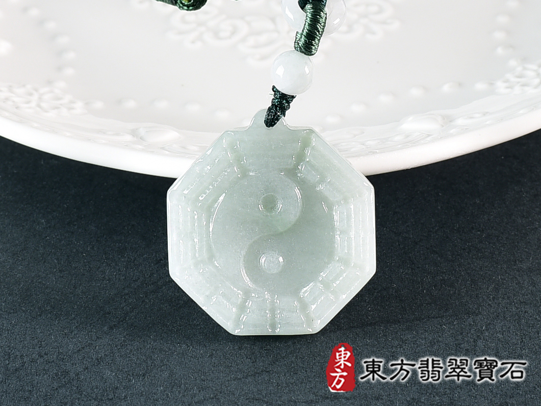 翡翠八卦項鍊玉珮(精工八卦太極,先天八卦:八卦牌A貨翡翠八卦玉珮、緬甸玉八卦玉墜)。八卦,ED484。訂做各種翡翠八卦吊墜玉珮項鍊。★附A貨翡翠雙證書 3.jpg