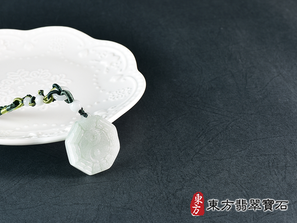 翡翠八卦項鍊玉珮(精工八卦太極,先天八卦:八卦牌A貨翡翠八卦玉珮、緬甸玉八卦玉墜)。八卦,ED484。訂做各種翡翠八卦吊墜玉珮項鍊。★附A貨翡翠雙證書 4.jpg