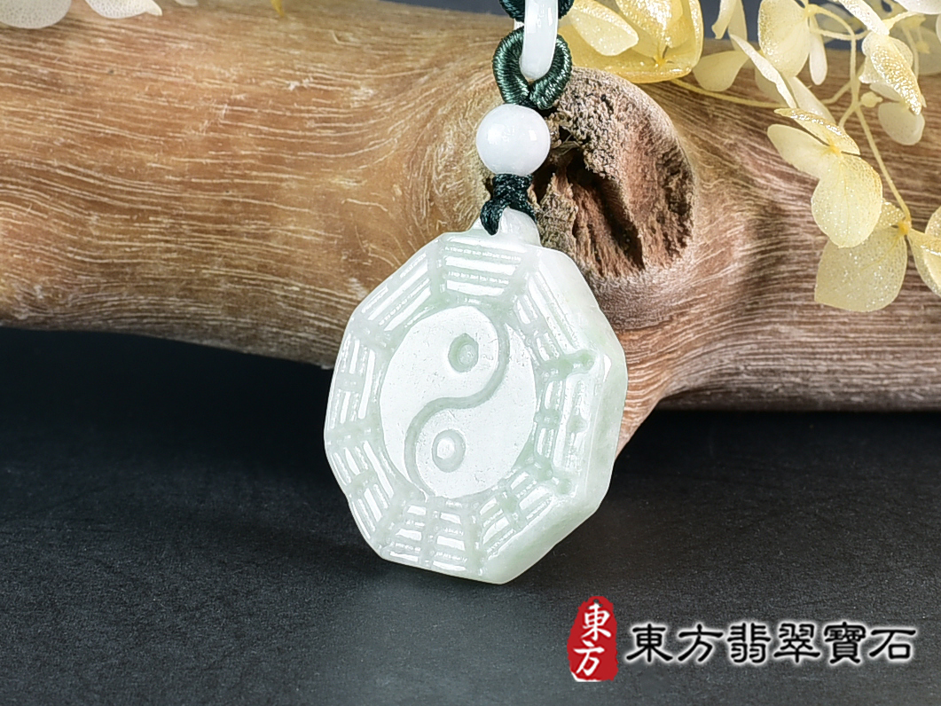 翡翠八卦項鍊玉珮(精工八卦太極,先天八卦:八卦牌A貨翡翠八卦玉珮、緬甸玉八卦玉墜)。八卦,ED489。訂做各種翡翠八卦吊墜玉珮項鍊。★附A貨翡翠雙證書 1.jpg