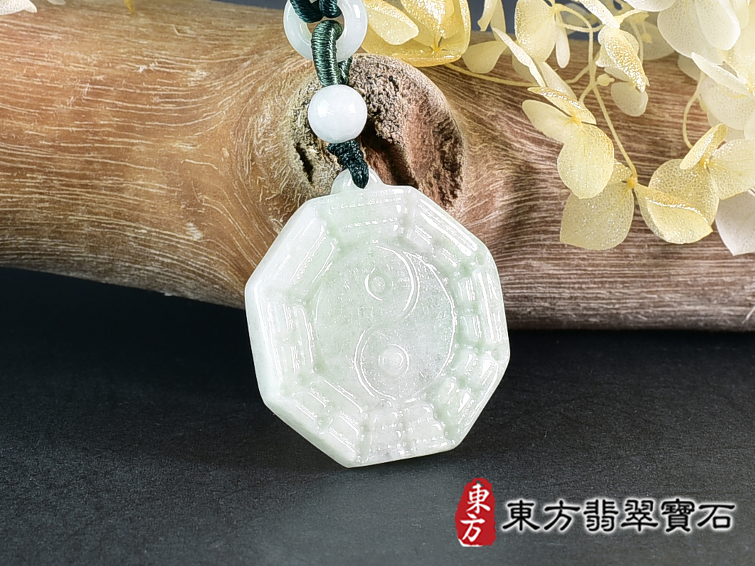 翡翠八卦項鍊玉珮(精工八卦太極,先天八卦:八卦牌A貨翡翠八卦玉珮、緬甸玉八卦玉墜)。八卦,ED489。訂做各種翡翠八卦吊墜玉珮項鍊。★附A貨翡翠雙證書 2.jpg