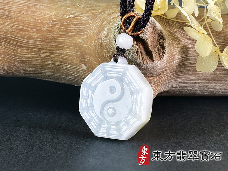 翡翠八卦項鍊玉珮(精工八卦太極,先天八卦:八卦牌A貨翡翠八卦玉珮、緬甸玉八卦玉墜)。八卦,ED490。訂做各種翡翠八卦吊墜玉珮項鍊。★附A貨翡翠雙證書 1.jpg
