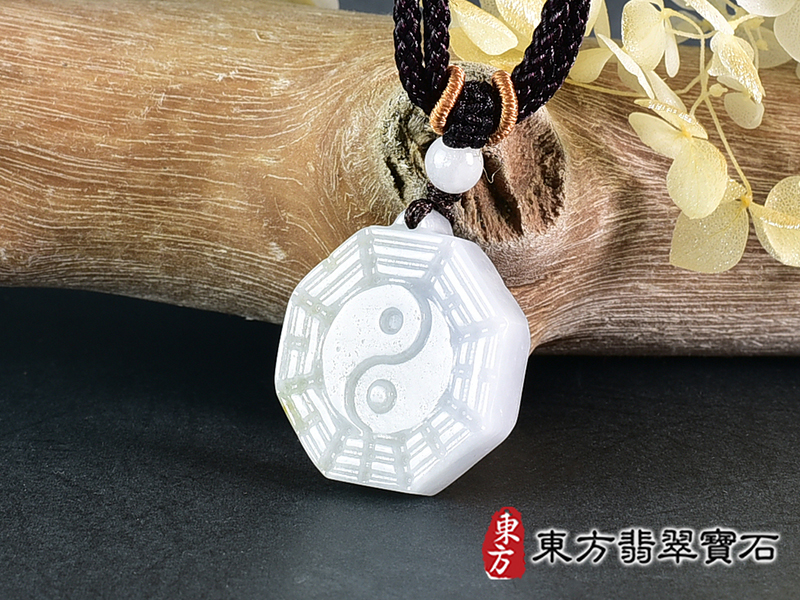 翡翠八卦項鍊玉珮(精工八卦太極,先天八卦:八卦牌A貨翡翠八卦玉珮、緬甸玉八卦玉墜)。八卦,ED490。訂做各種翡翠八卦吊墜玉珮項鍊。★附A貨翡翠雙證書 4.jpg