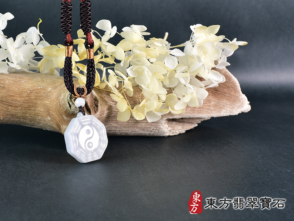 翡翠八卦項鍊玉珮(精工八卦太極,先天八卦:八卦牌A貨翡翠八卦玉珮、緬甸玉八卦玉墜)。八卦,ED490。訂做各種翡翠八卦吊墜玉珮項鍊。★附A貨翡翠雙證書 6.jpg
