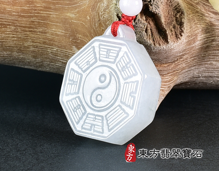 翡翠八卦項鍊玉珮(精工八卦太極,先天八卦:八卦牌A貨翡翠八卦玉珮、緬甸玉八卦玉墜)。八卦,ED492。訂做各種翡翠八卦吊墜玉珮項鍊。★附A貨翡翠雙證書 1.jpg