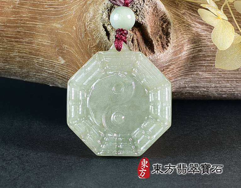 翡翠八卦項鍊玉珮(精工八卦太極,先天八卦:八卦牌A貨翡翠八卦玉珮、緬甸玉八卦玉墜)。八卦,ED495。訂做各種翡翠八卦吊墜玉珮項鍊。★附A貨翡翠雙證書 3.jpg